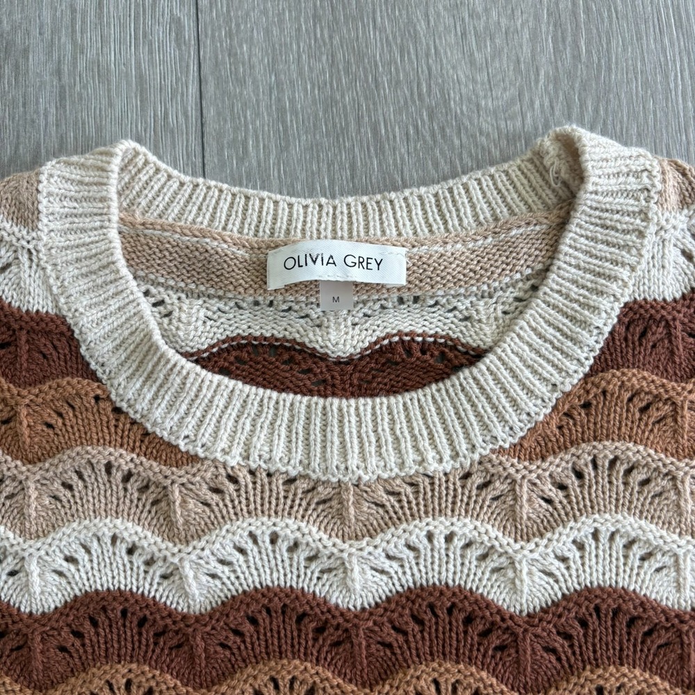 NWT Olivia Grey Womens Tan Multi Chevron Striped Open Knit Sweater Size M - Picture 4 of 13